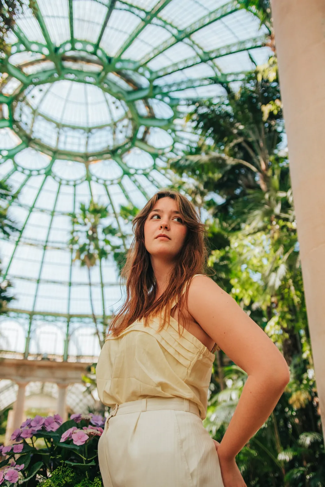 Portrait dans une serre aux palmiers / Portrait in a palm house