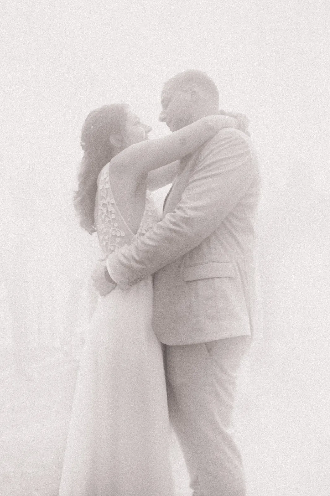 Les mariés dans la fumée / The couple in the haze