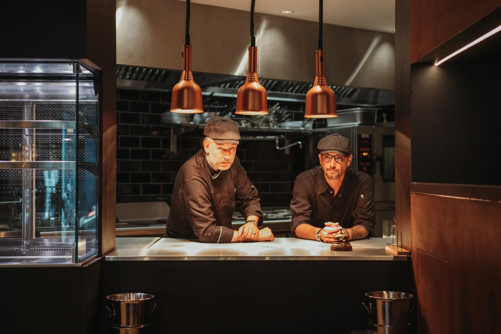 Les chefs au passe, restaurant Mauvais Garçon / The chefs at the pass, Mauvais Garçon restaurant