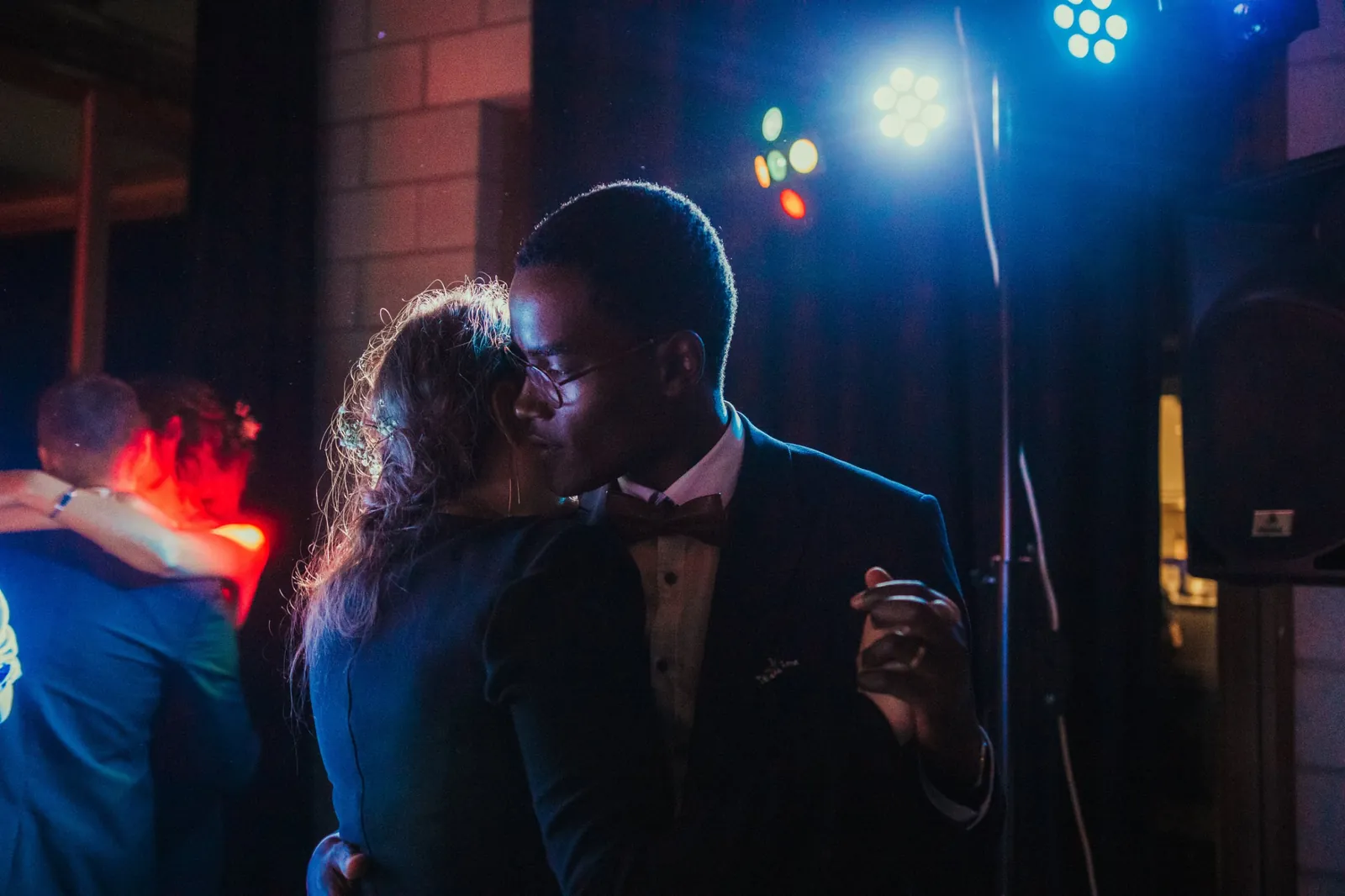 Slow sous les projecteurs / Slow dance under the lights